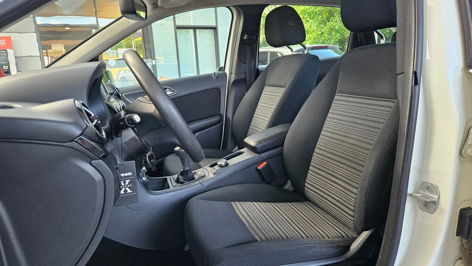Mercedes-Benz B 200 2.0 Cdi NAVIG/KLIMATR/6skorost, снимка 11 - Автомобили и джипове - 55291944