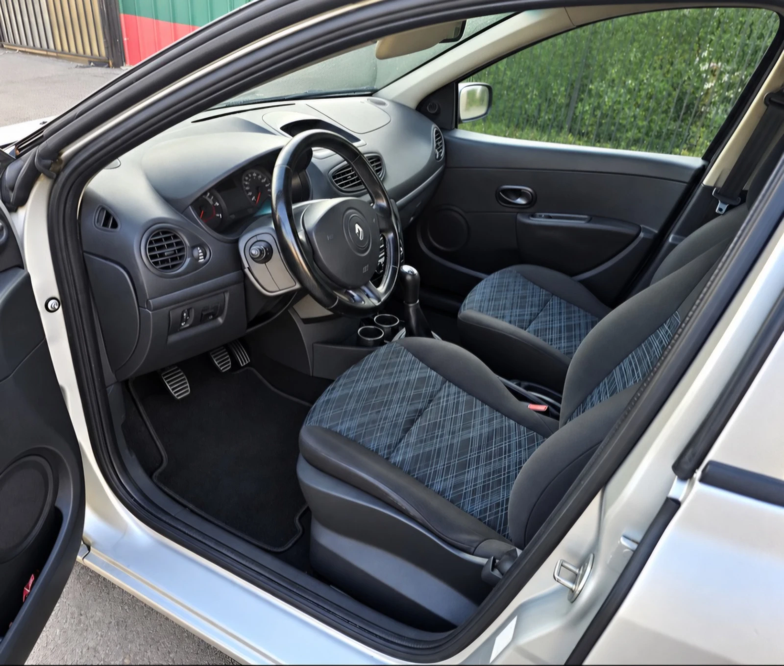 Renault Clio Газ-инж, снимка 8 - Автомобили и джипове - 56650871