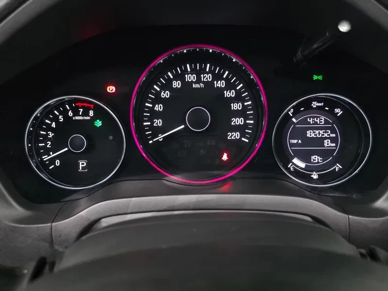 Honda Hr-v 1.8, снимка 8 - Автомобили и джипове - 55740144
