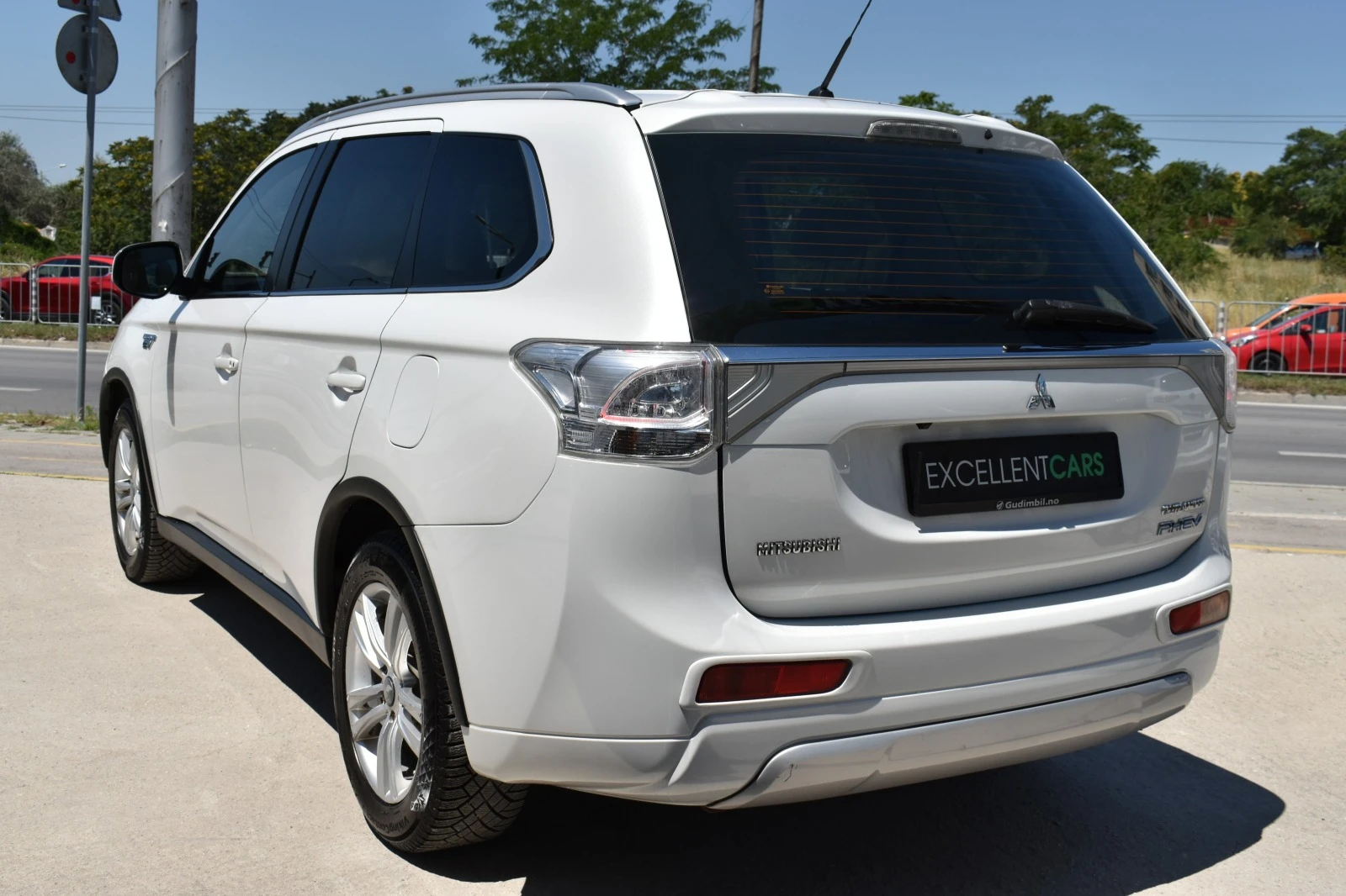 Mitsubishi Outlander 2.0i* PHEV* FULL* WHITE-PEARL* ROCKFORD - изображение 4