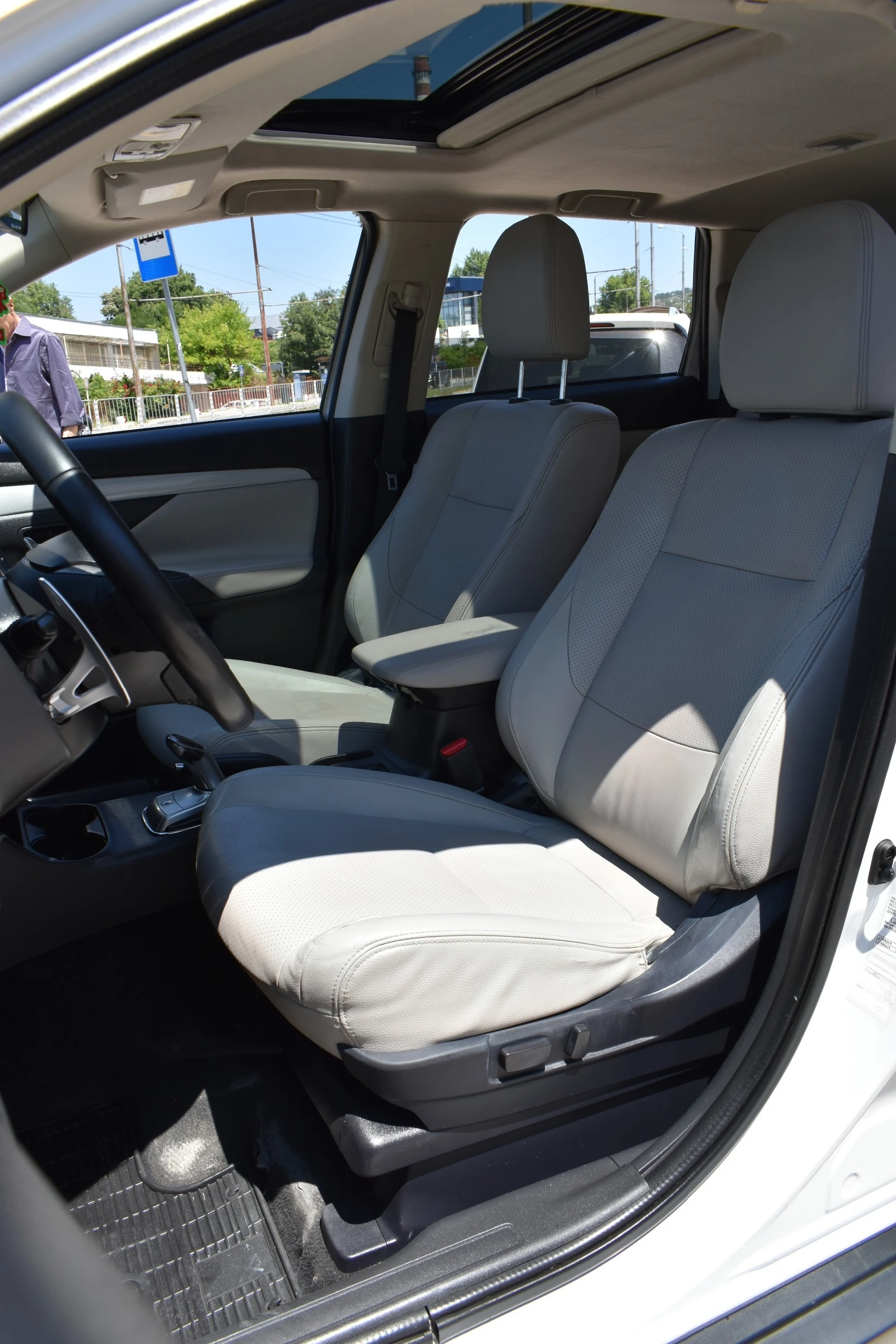 Mitsubishi Outlander 2.0i* PHEV* FULL* WHITE-PEARL* ROCKFORD | Mobile.bg   11