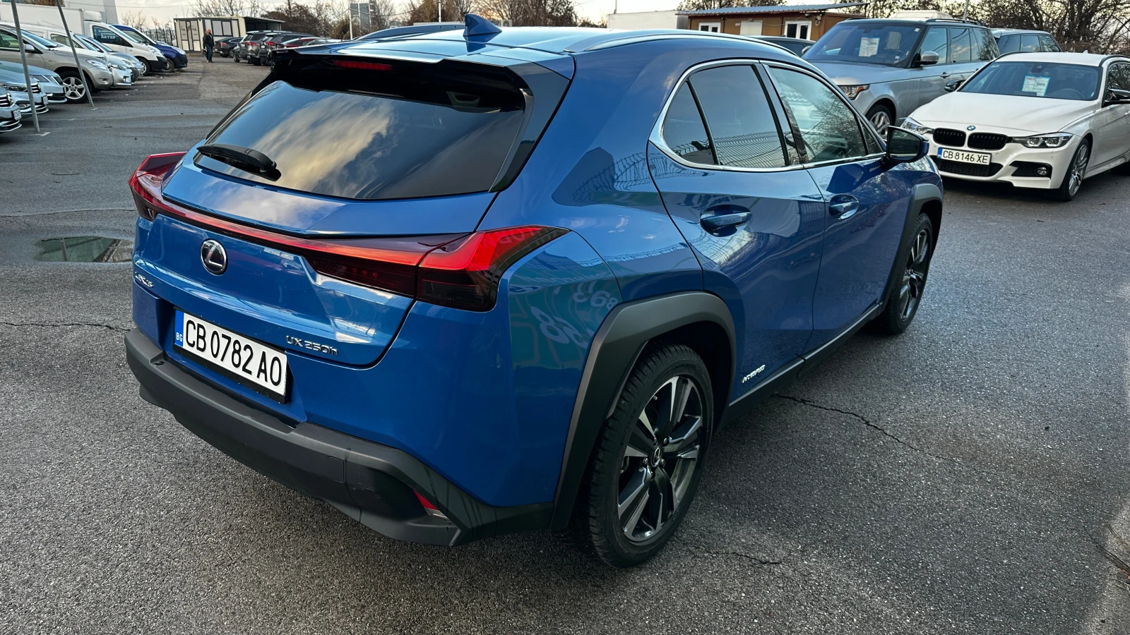 Lexus UX 250h 2.0 Hybrid 4x4 - изображение 6