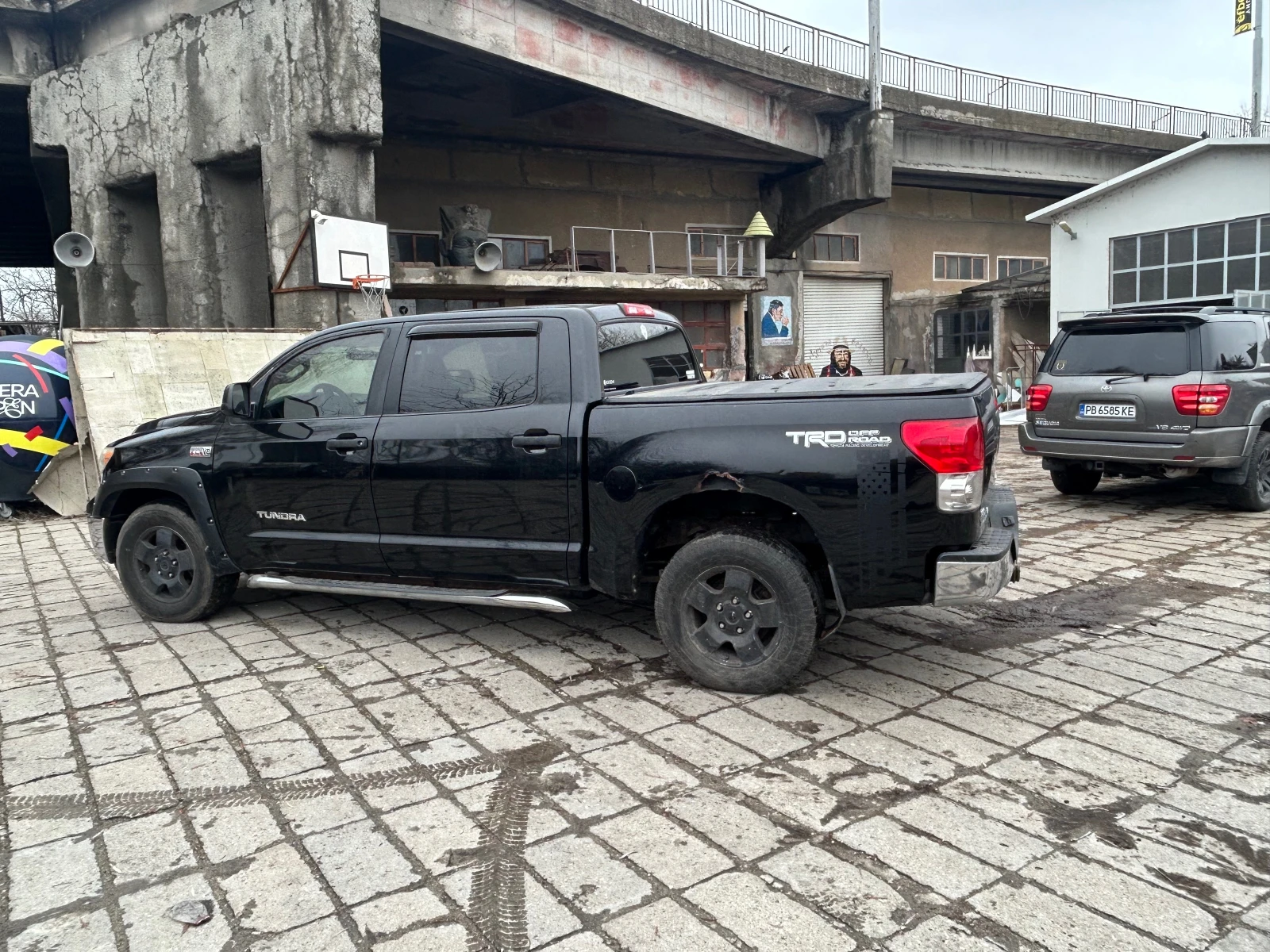 Toyota Tundra 5.7 V8 Double Cab - изображение 4