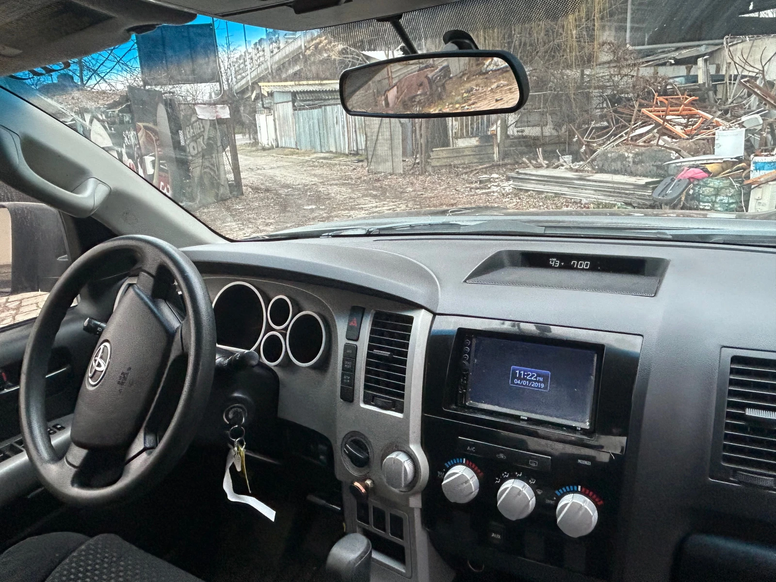 Toyota Tundra 5.7 V8 Double Cab - изображение 9