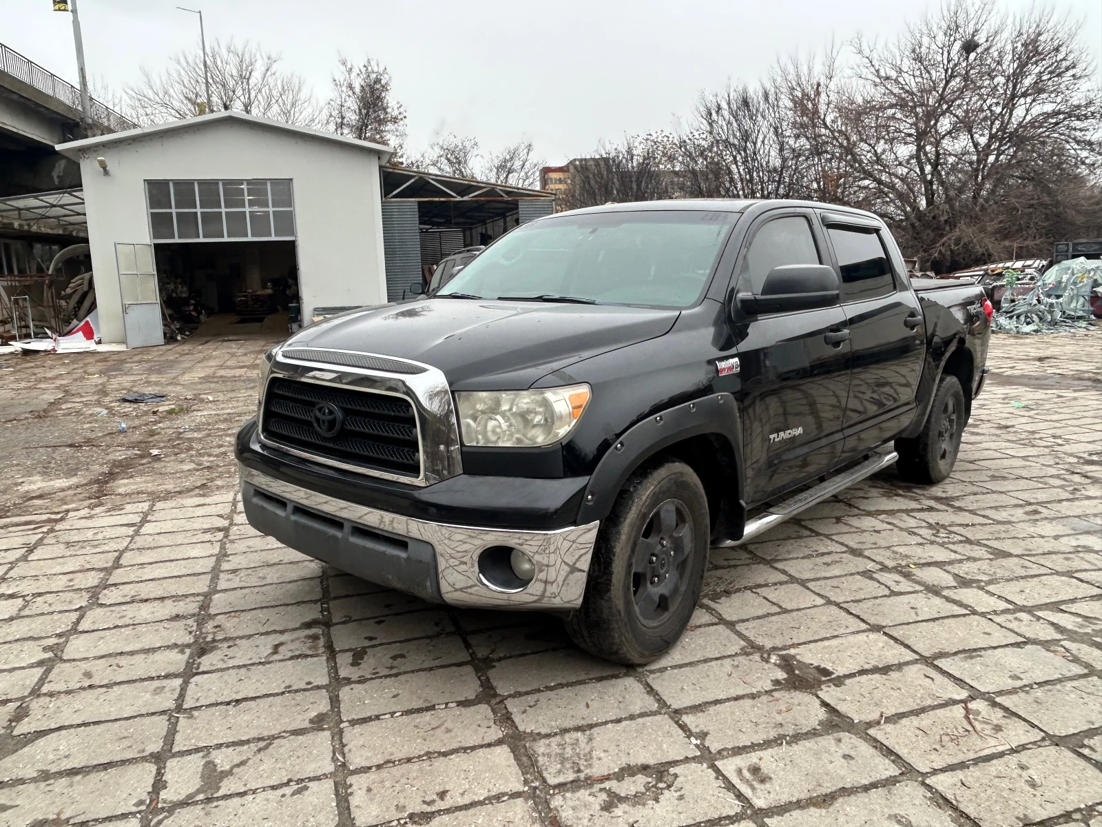 Toyota Tundra 5.7 V8 Double Cab - изображение 2