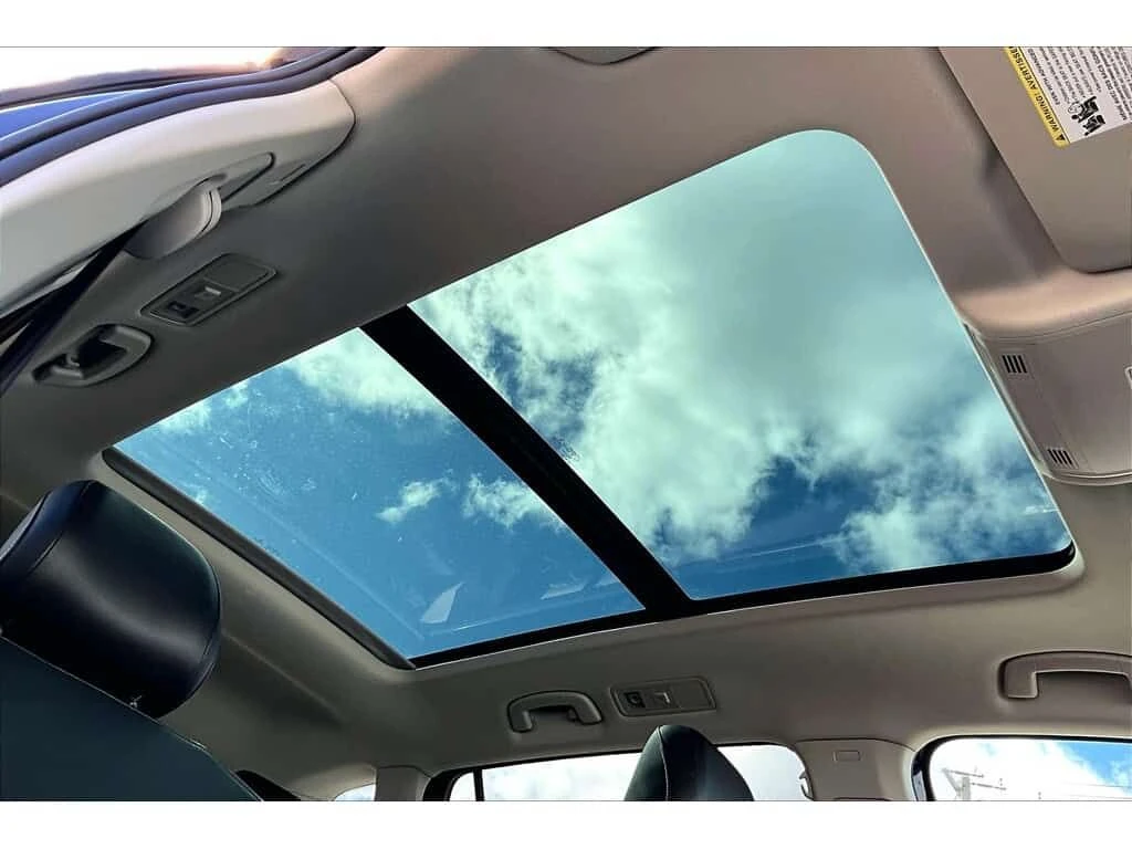 VW Tiguan * AWD | LEATHER | PANORAMIC SUNROOF | TOUCHSCREEN , снимка 15 - Автомобили и джипове - 54043216