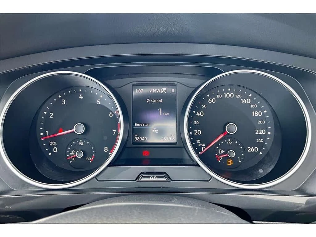 VW Tiguan * AWD | LEATHER | PANORAMIC SUNROOF | TOUCHSCREEN , снимка 11 - Автомобили и джипове - 54043216