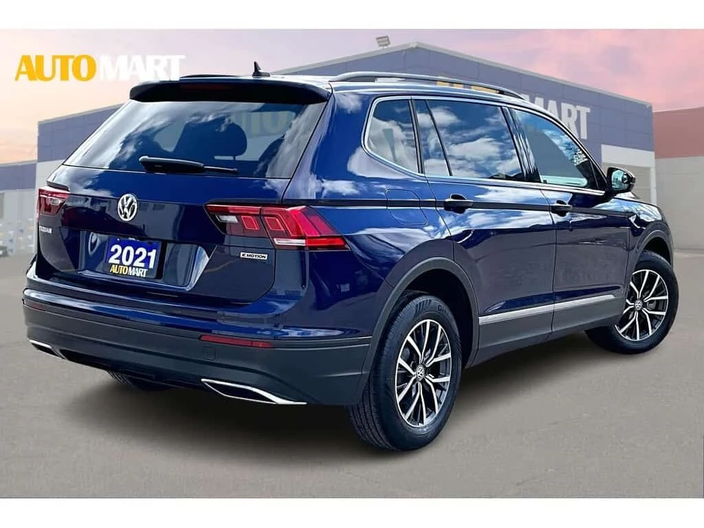 VW Tiguan * AWD | LEATHER | PANORAMIC SUNROOF | TOUCHSCREEN , снимка 2 - Автомобили и джипове - 54043216