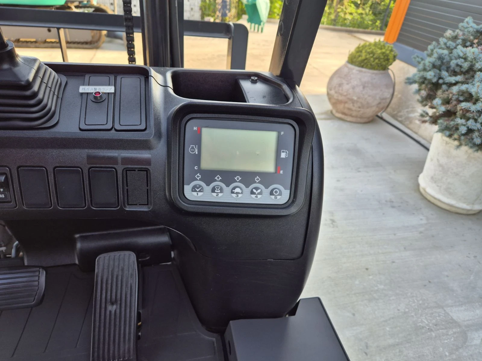  Nissan UNIcarriers * +  *  *   *  | Mobile.bg   13