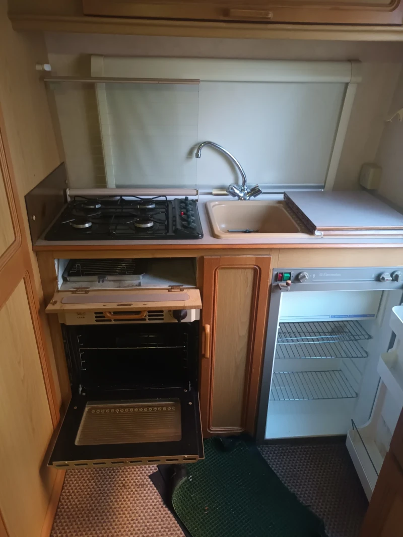 Каравана Други Swift , снимка 16 - Каравани и кемпери - 52542516