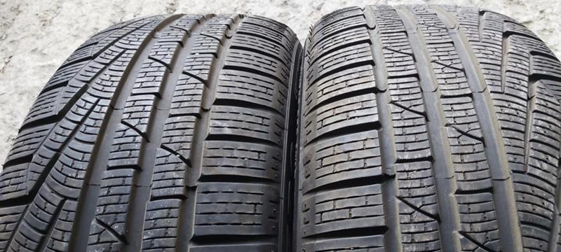 Гуми Зимни 225/40R18, снимка 3 - Гуми и джанти - 35129846