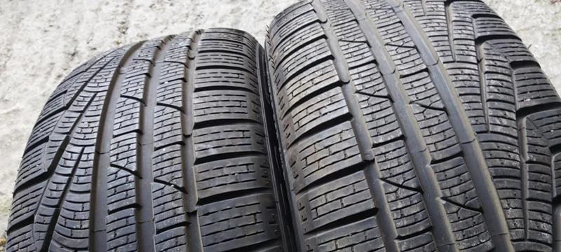 Гуми Зимни 225/40R18, снимка 2 - Гуми и джанти - 35129846