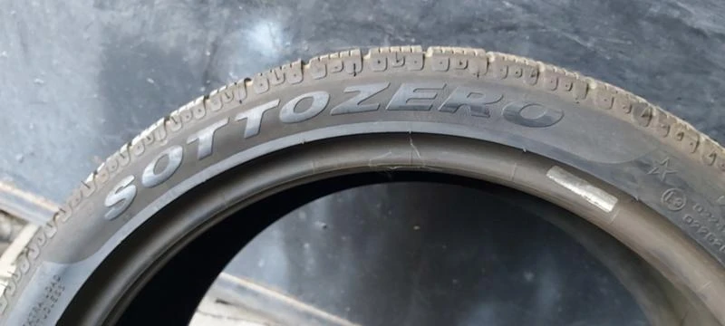 Гуми Зимни 225/40R18, снимка 7 - Гуми и джанти - 35129846