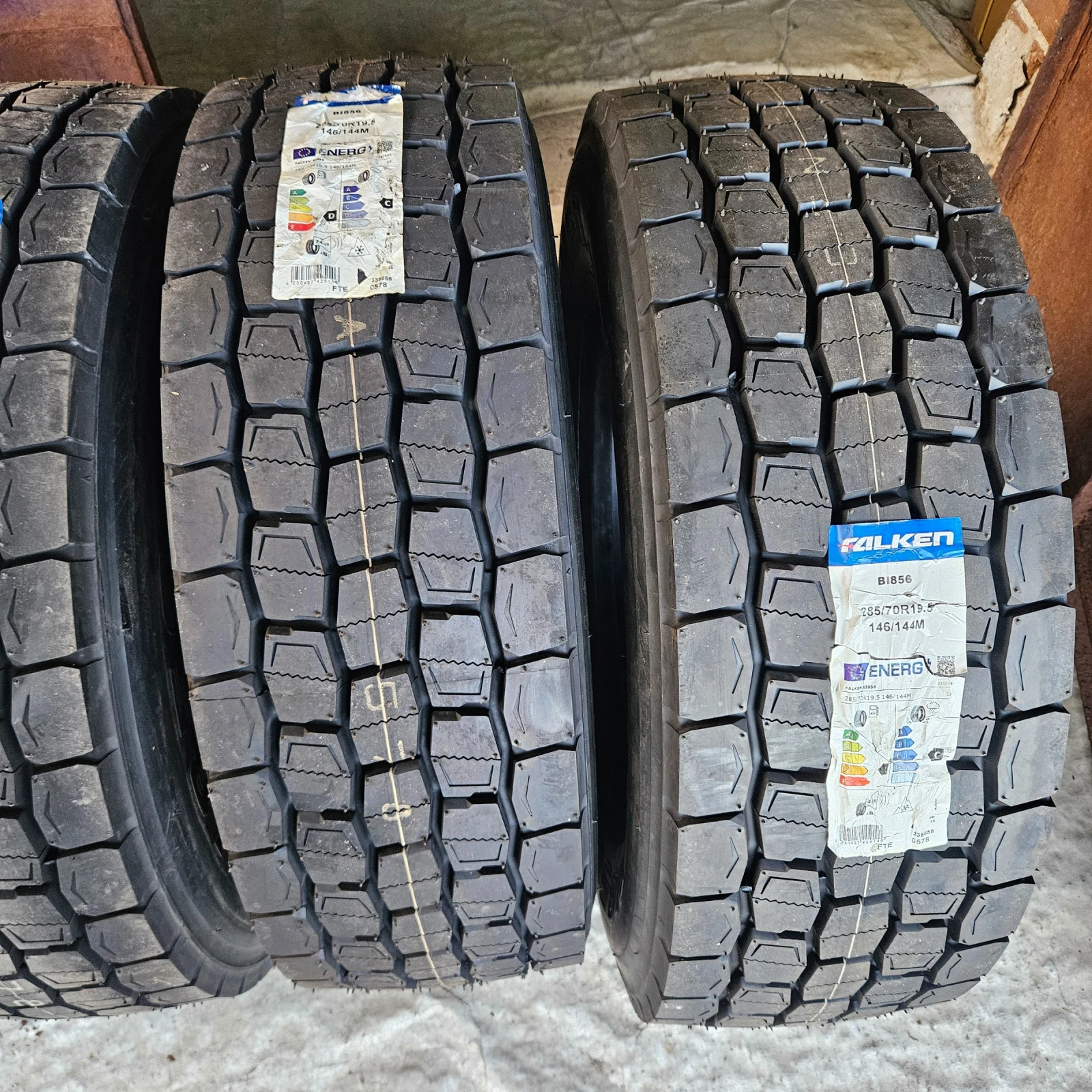 Гуми, снимка 2 - Гуми и джанти - 49349817