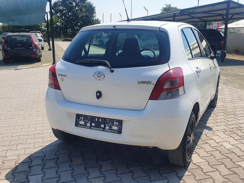 Toyota Yaris 1.0 бензин 69к.с., снимка 8 - Автомобили и джипове - 37514211