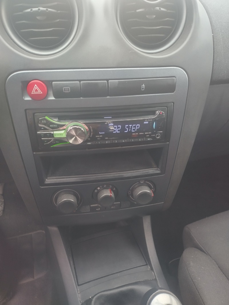 Seat Ibiza 1,4, снимка 7 - Автомобили и джипове - 39861695