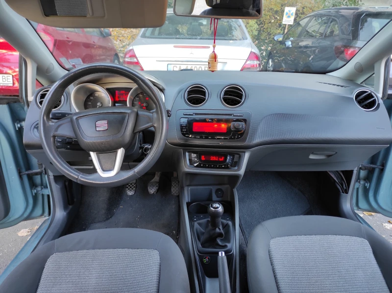 Seat Ibiza 1.4 Газ * клима* , снимка 9 - Автомобили и джипове - 47816348