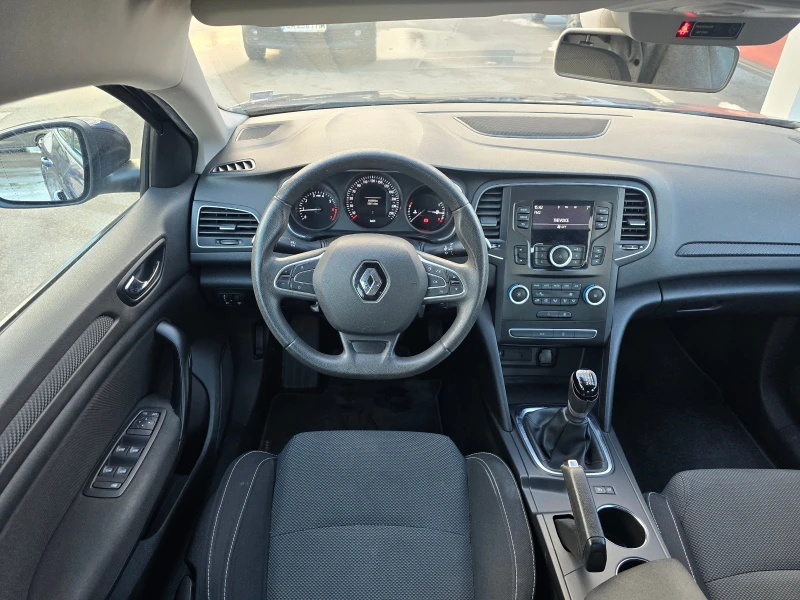 Renault Megane 1.3 Tce, снимка 10 - Автомобили и джипове - 48878271