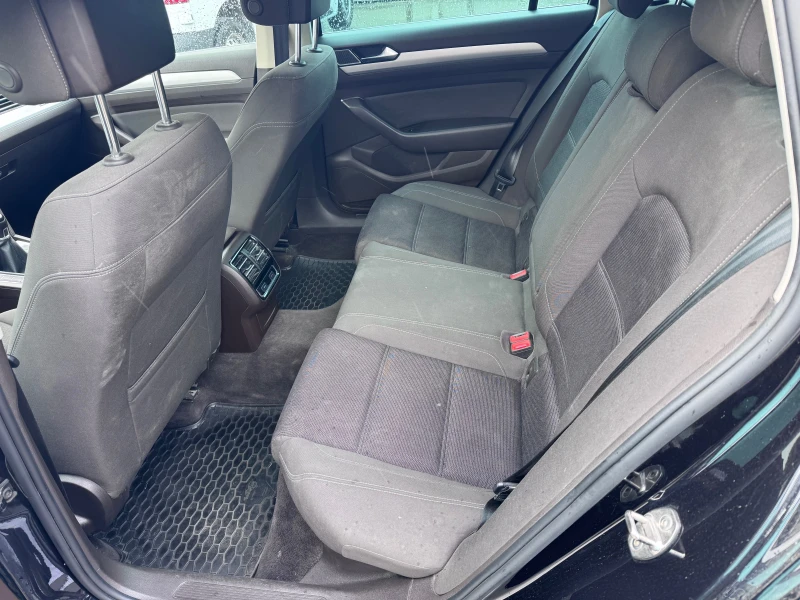 VW Passat 2.0 TDI HIGHLINE LED MATRIX | Реални километри, снимка 9 - Автомобили и джипове - 52592497