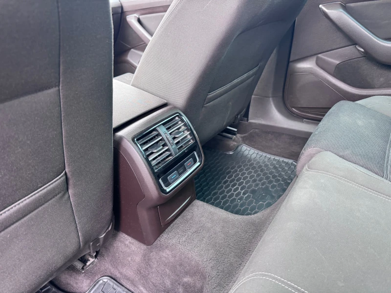 VW Passat 2.0 TDI HIGHLINE LED MATRIX | Реални километри, снимка 8 - Автомобили и джипове - 52592497