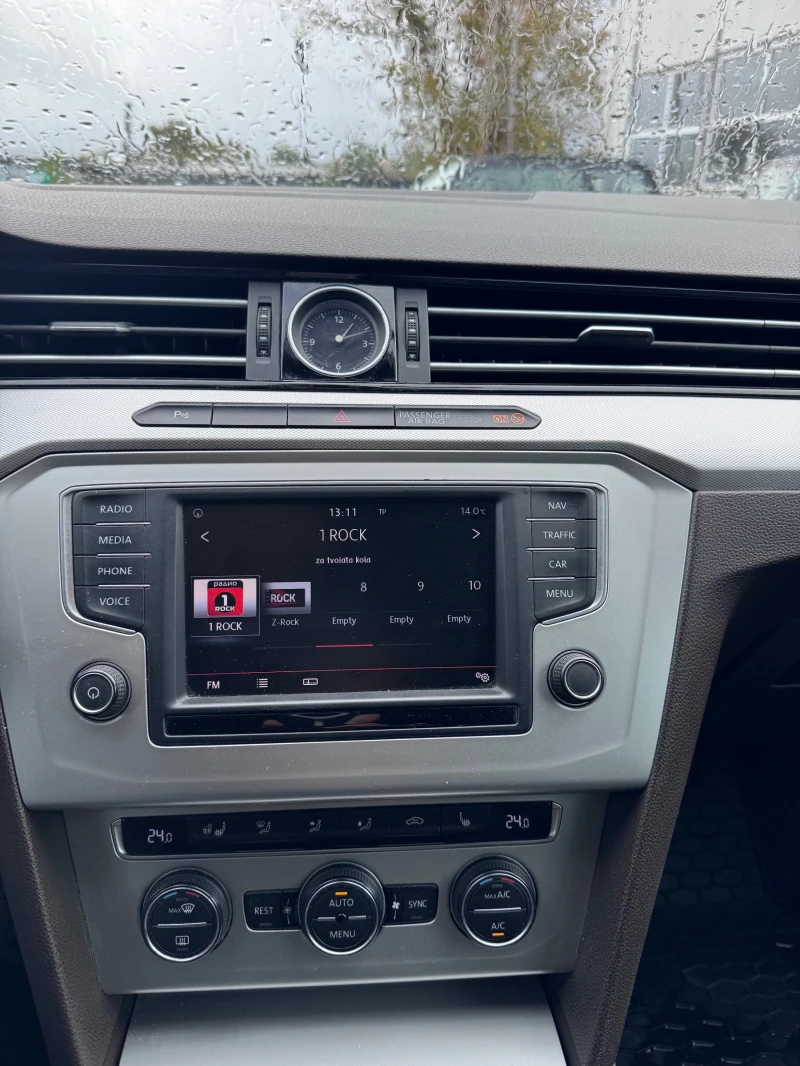 VW Passat 2.0 TDI HIGHLINE LED MATRIX | Реални километри, снимка 11 - Автомобили и джипове - 52592497