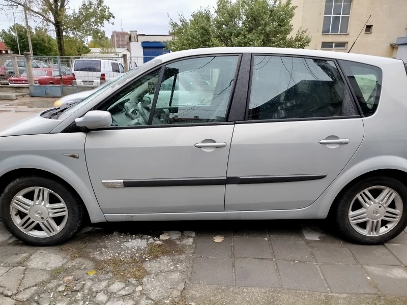 Renault Scenic, снимка 3 - Автомобили и джипове - 52290812
