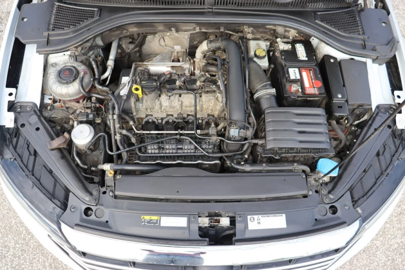 VW Jetta Execline FWD АвтоКредит* (ЦЕНА ДО БГ), снимка 9 - Автомобили и джипове - 52619481