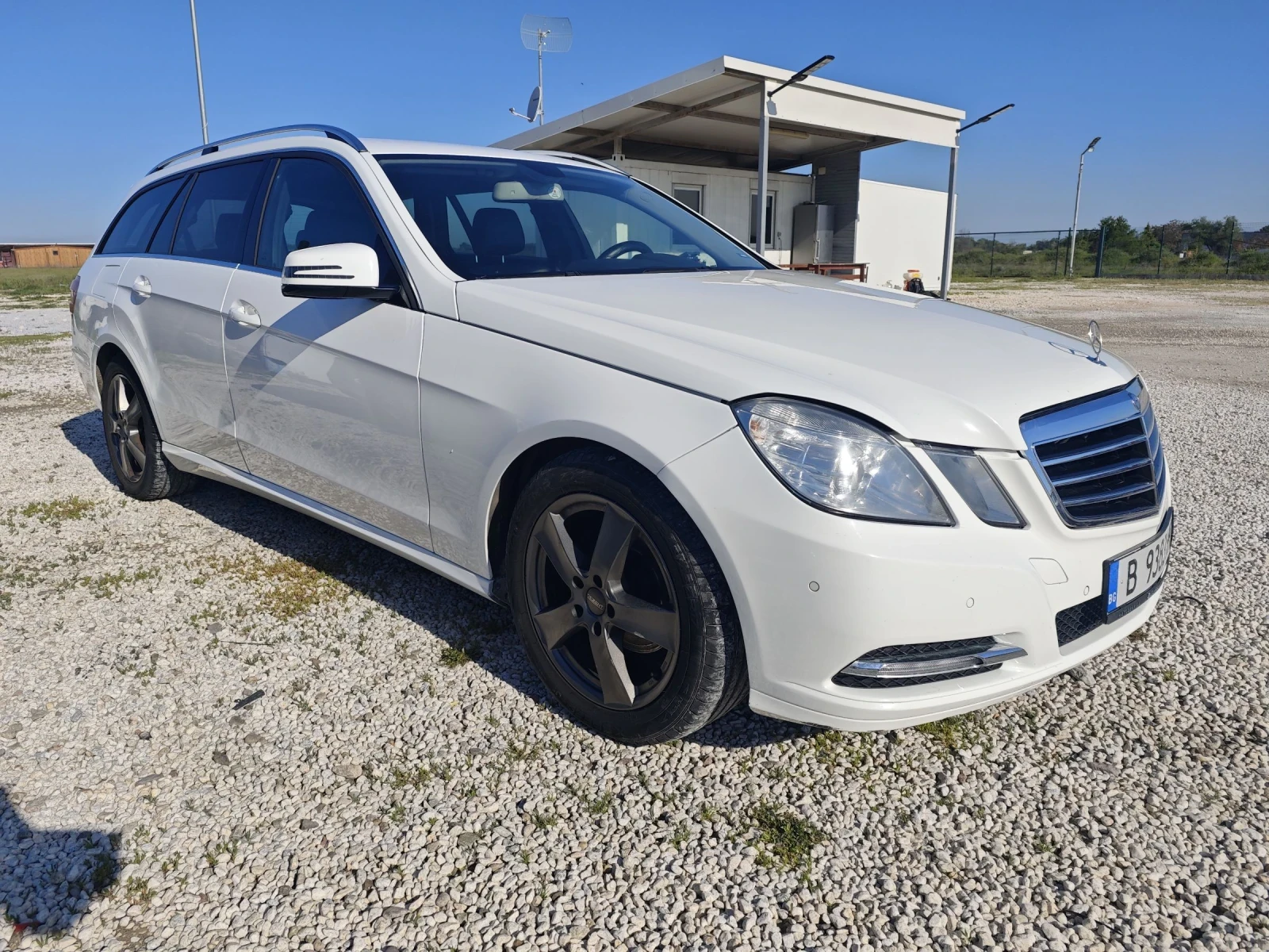 Mercedes-Benz E 200 Елеганс 136кс - изображение 3