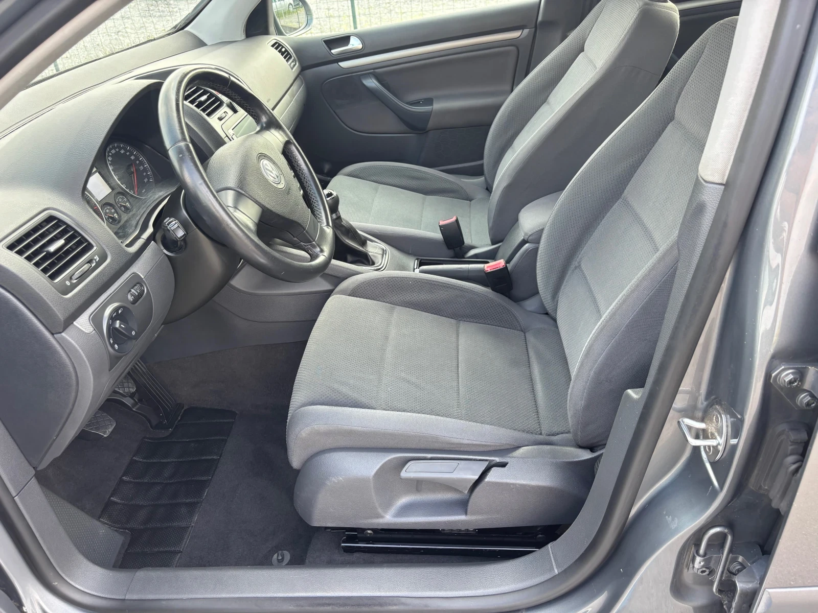 VW Golf 1.6 i 102 к.с. - изображение 8