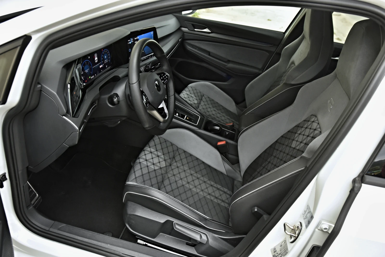 VW Golf 2.0TDI R-LINE 150H.P DISTRONIK+ RS-SITZE HEAUP - изображение 8