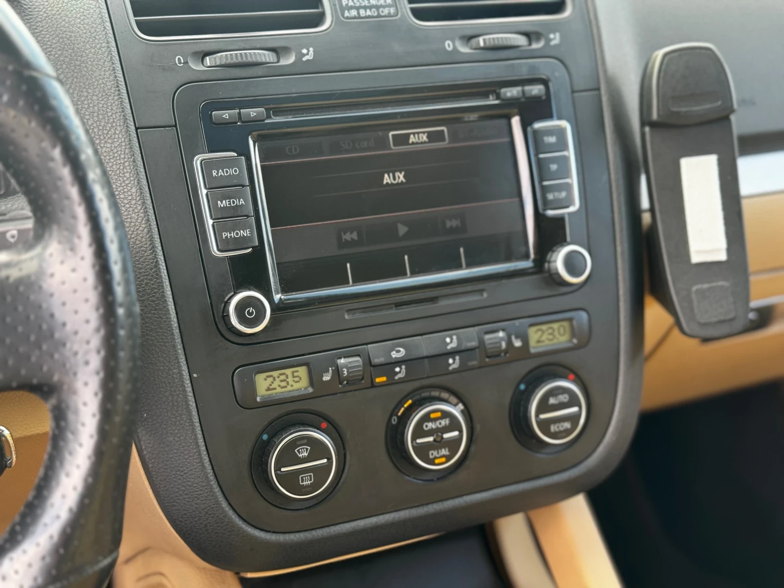 VW Golf GTI/200kc/2.0i/AUTOMATIC/Сервизна история | Mobile.bg — изображение 12