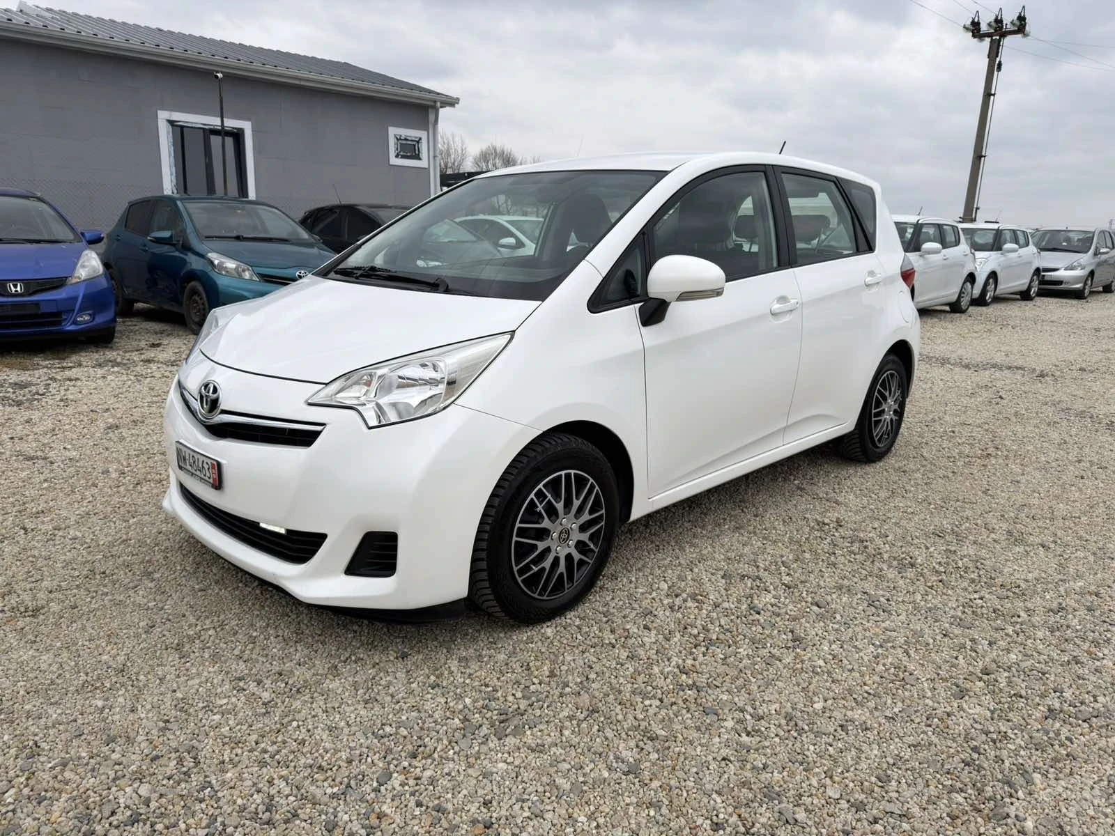 Toyota Verso S 1.3 VVT-i, снимка 2 - Автомобили и джипове - 53915167