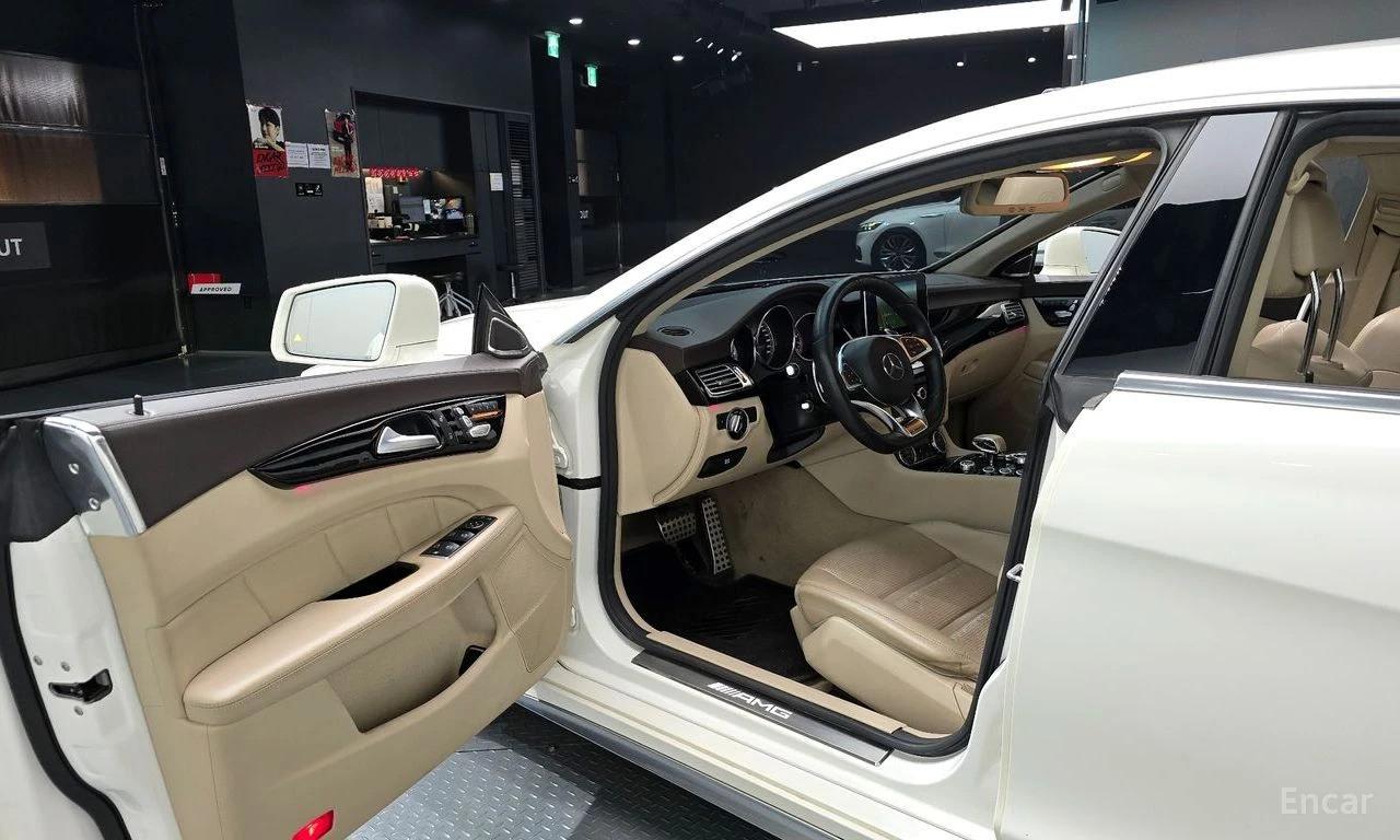 Mercedes-Benz CLS 63 AMG S* 4MATIC* ОБДУХВ* МАСАЖ* ПАНО* 360* LINE ASS* HAR, снимка 10 - Автомобили и джипове - 54386929