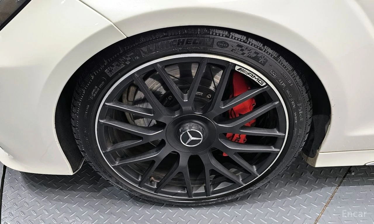 Mercedes-Benz CLS 63 AMG S* 4MATIC* ОБДУХВ* МАСАЖ* ПАНО* 360* LINE ASS* HAR, снимка 5 - Автомобили и джипове - 54386929