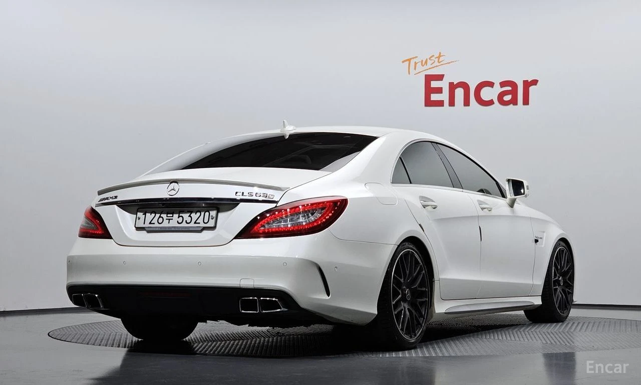 Mercedes-Benz CLS 63 AMG S* 4MATIC* ОБДУХВ* МАСАЖ* ПАНО* 360* LINE ASS* HAR, снимка 2 - Автомобили и джипове - 54386929