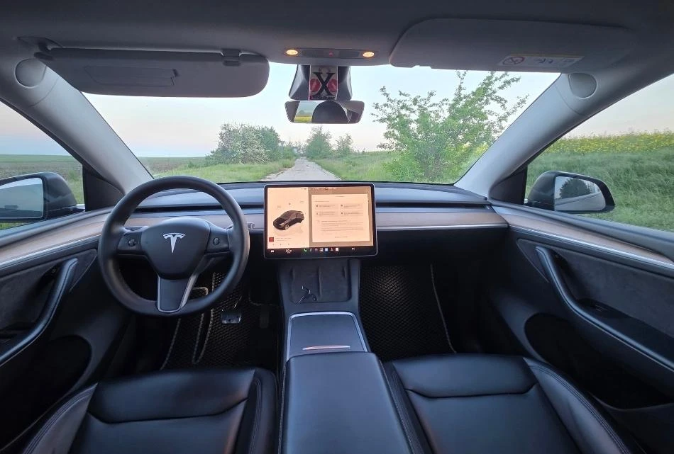 Tesla Model Y Long Range 4x4 Перфектен, снимка 9 - Автомобили и джипове - 54648497