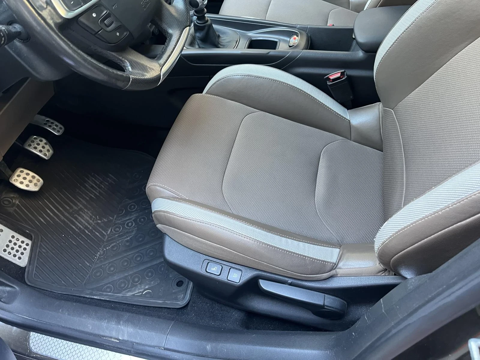 Citroen DS4 1.6HDI, снимка 9 - Автомобили и джипове - 54898476