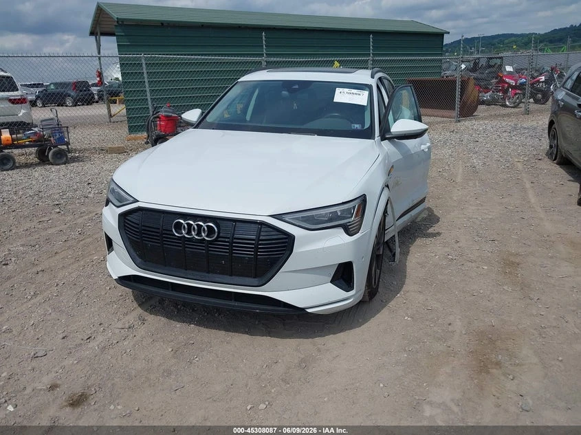 Audi E-Tron Premium Quattro, снимка 2 - Автомобили и джипове - 55004157