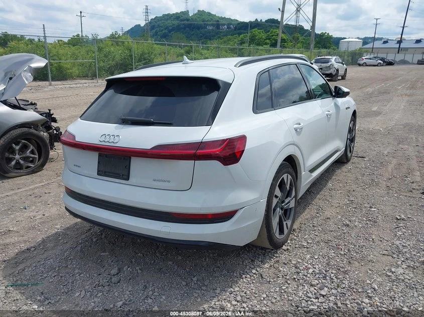 Audi E-Tron Premium Quattro, снимка 4 - Автомобили и джипове - 55004157