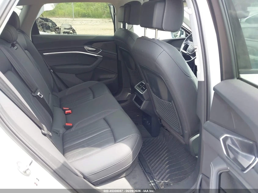 Audi E-Tron Premium Quattro, снимка 8 - Автомобили и джипове - 55004157
