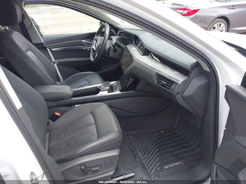 Audi E-Tron Premium Quattro, снимка 5 - Автомобили и джипове - 55004157
