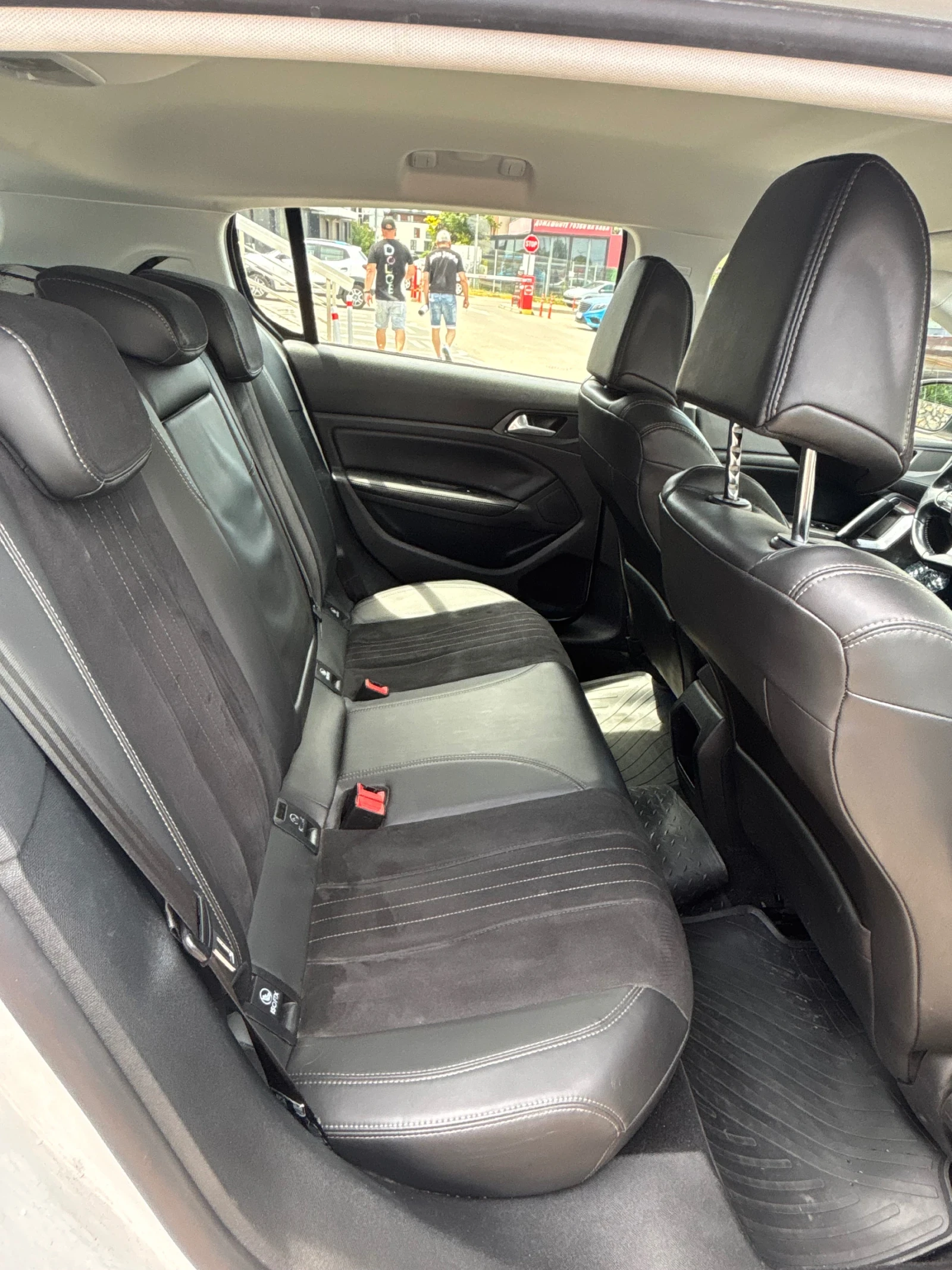 Peugeot 308 1.5 HDI, снимка 11 - Автомобили и джипове - 55016300