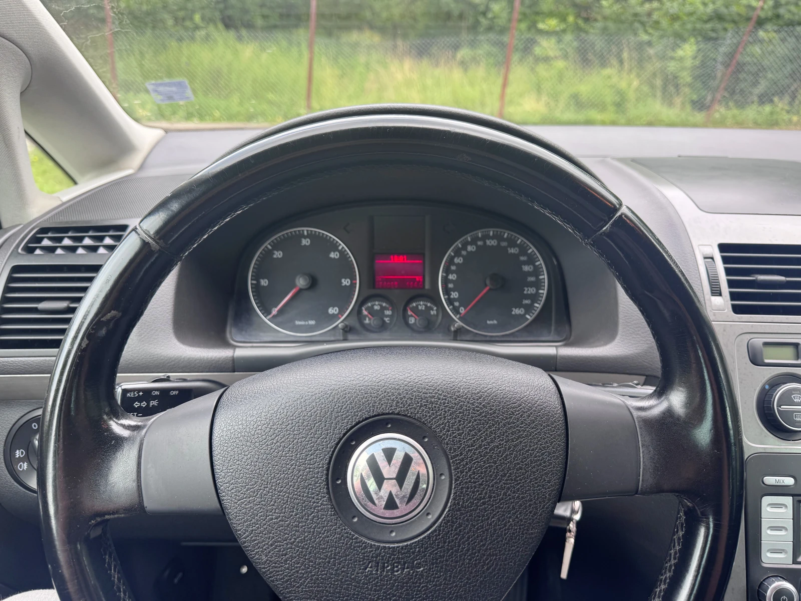 VW Touran 1, 9 TDI, 7 места, снимка 6 - Автомобили и джипове - 55144116