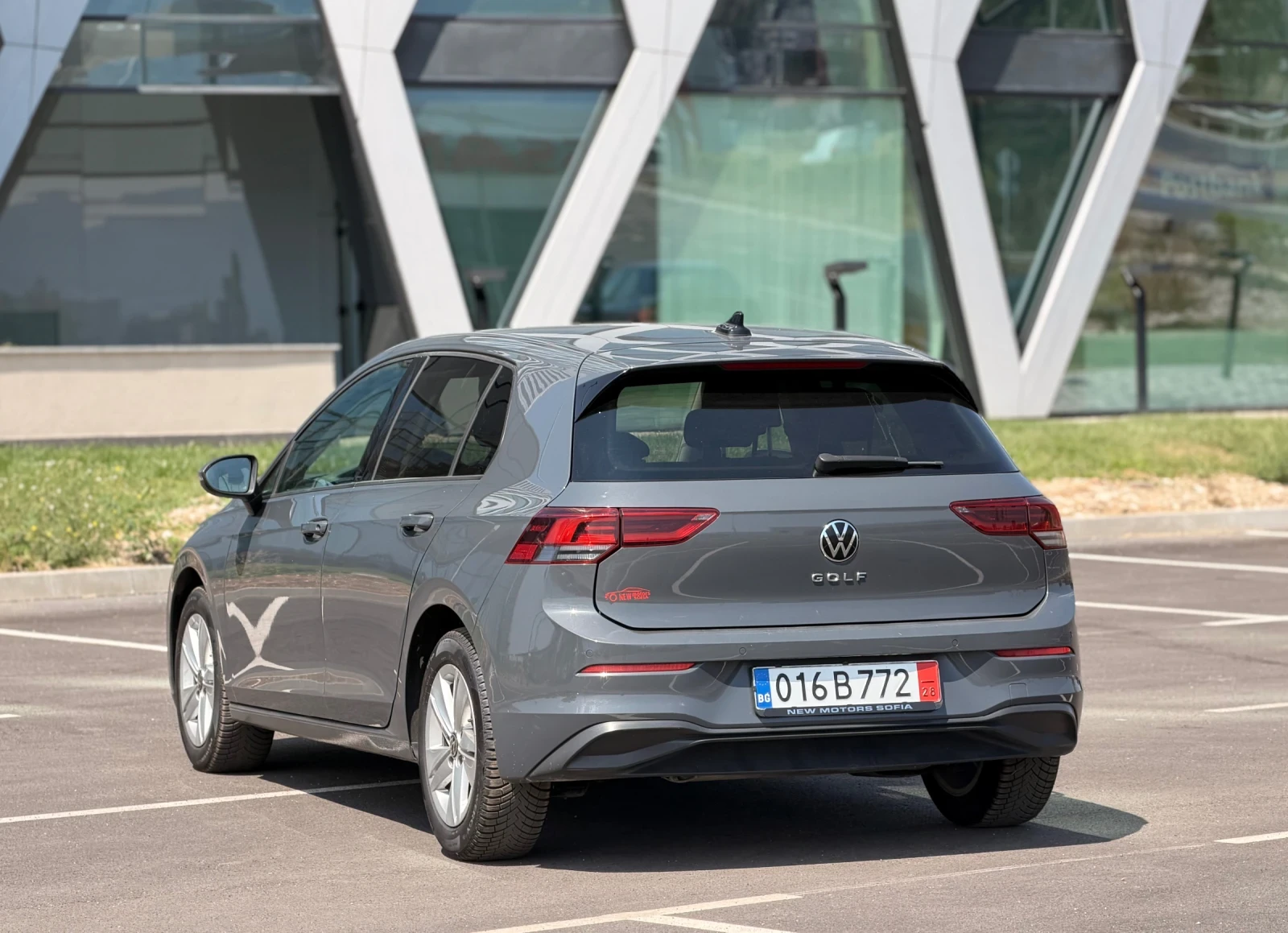 VW Golf 1.5TSI-Лизинг през Уникредит , снимка 8 - Автомобили и джипове - 55750687