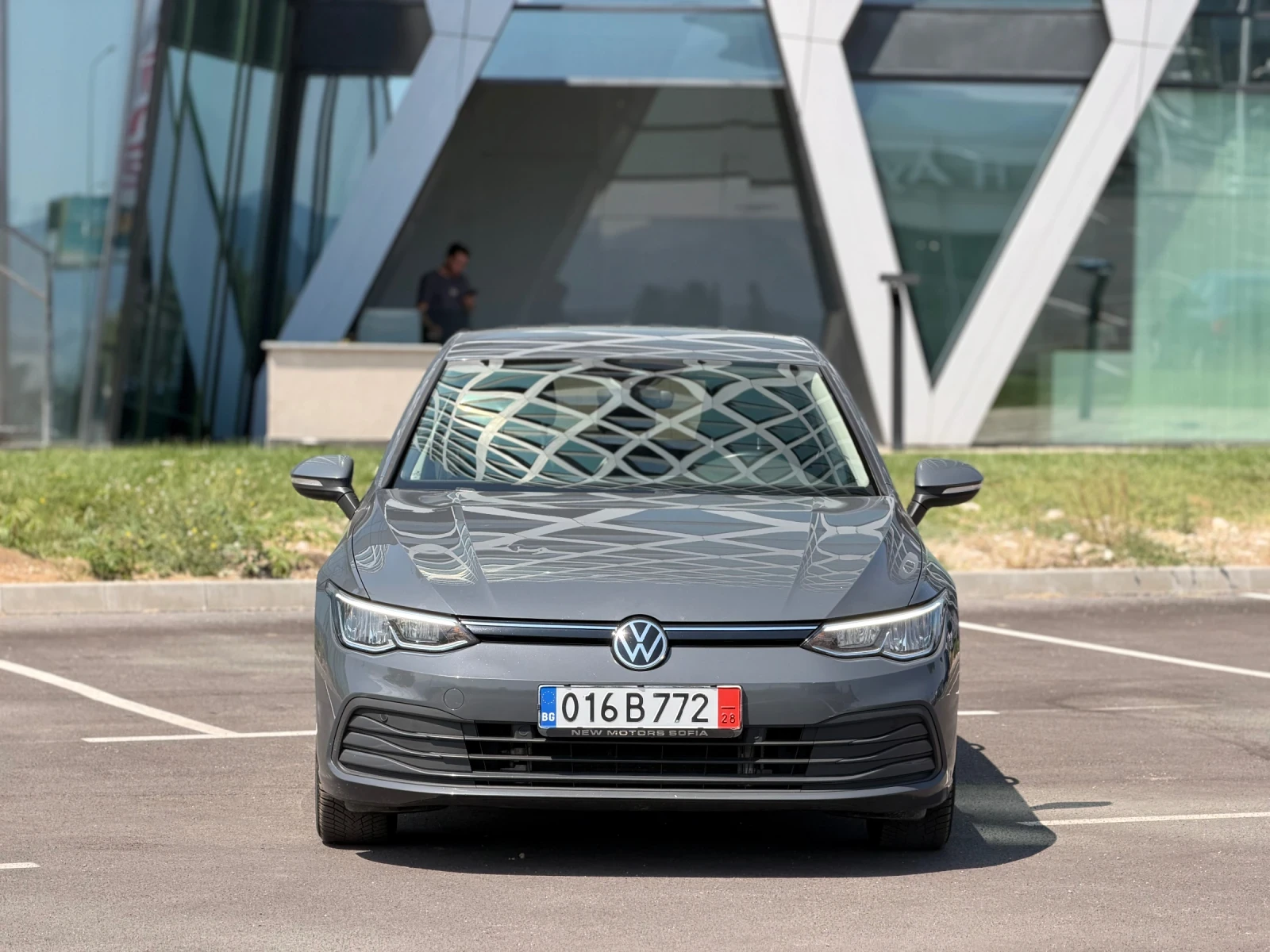 VW Golf 1.5TSI-Лизинг през Уникредит , снимка 2 - Автомобили и джипове - 55750687