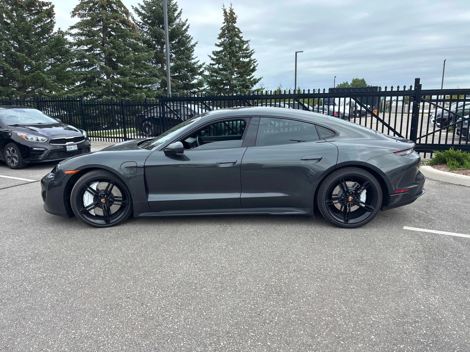 Porsche Taycan 4S | CARFAX | ГЛАВНО ПРЕДСТАВИТЕЛСТВО НА PORSCHE, снимка 3 - Автомобили и джипове - 55960886