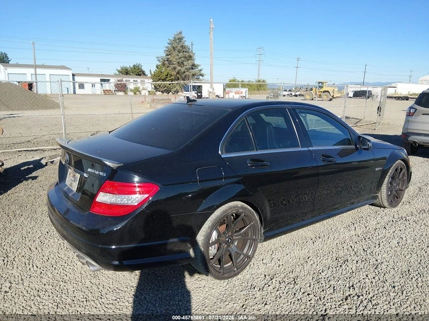 Mercedes-Benz C 63 AMG V8* КОЖА* ПОДГРЕВ* ШИБИДАХ* НАВИ* , снимка 4 - Автомобили и джипове - 56203847