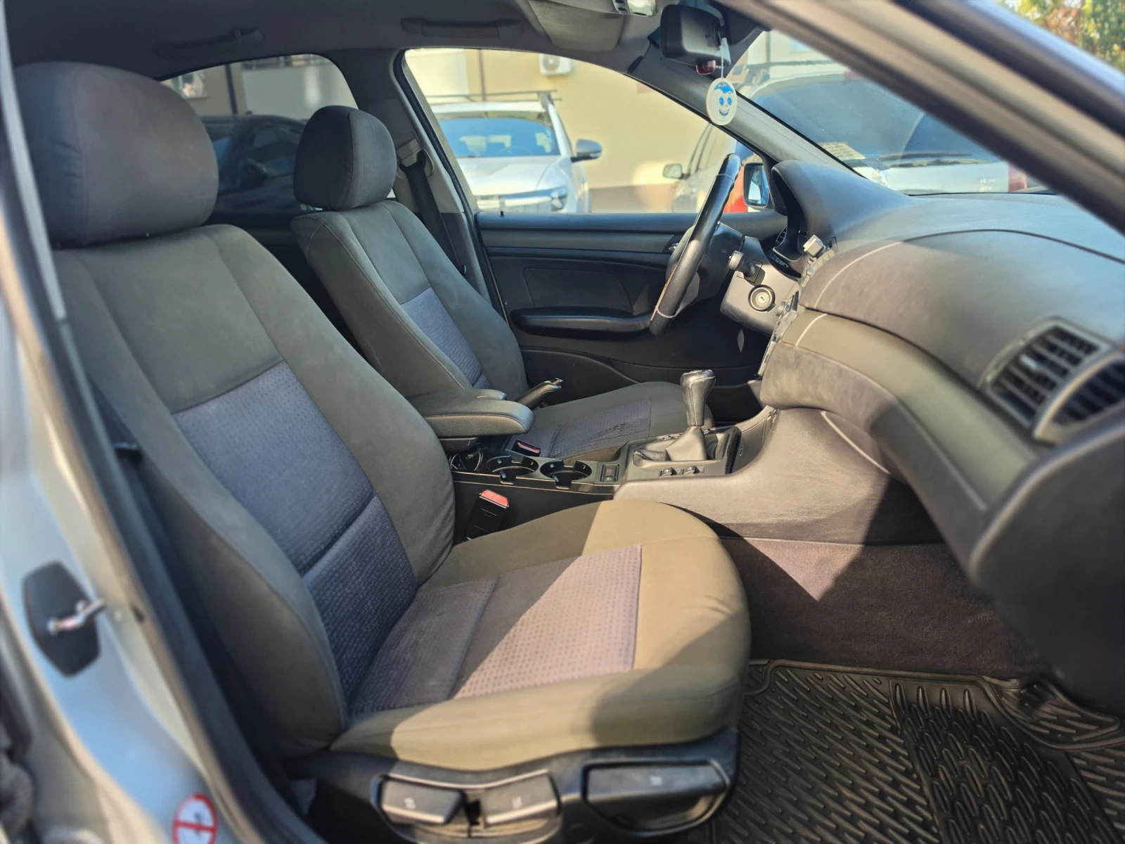 BMW 320 Facelift 2.0D 150hp 6-скорости, снимка 17 - Автомобили и джипове - 56361321