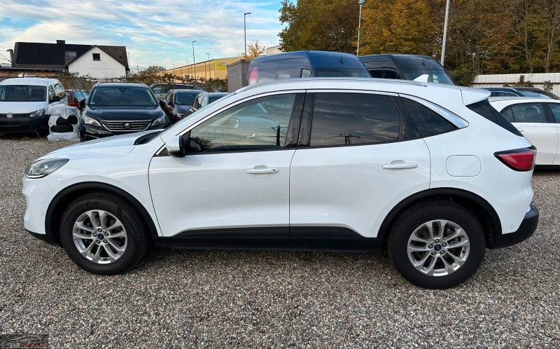 Ford Kuga TITANIUM/120HP/DIGITAL/CAM/NAVI/AMBI/KLESS/194f, снимка 3 - Автомобили и джипове - 50701118