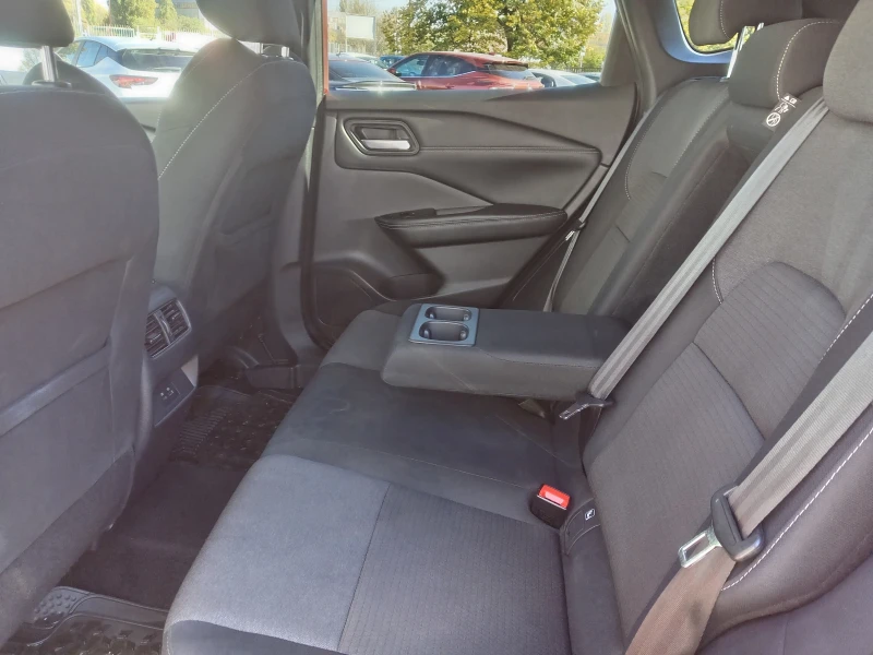 Nissan Qashqai Tce 4x4 Auto Гаран., снимка 10 - Автомобили и джипове - 52388542